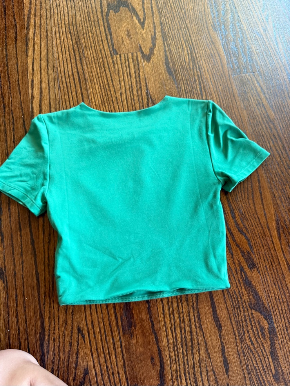 Aritzia Babaton Bright Green Short Sleeve Crop Tee - Picture 3 of 3